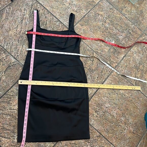 Sangria Size 6 Little Black Dress Body-Con  Slimming Back Slit - Picture 10 of 10